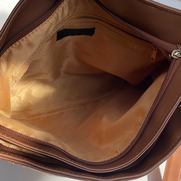 Zeca Leather Patchwork Crossbody Shoulder Bag - Picture 8 of 11